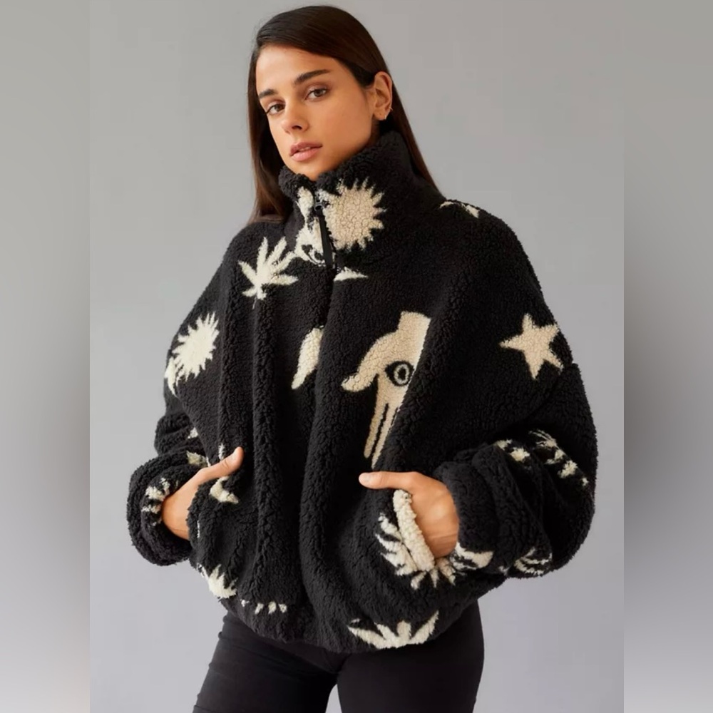 Urban Outfitters Olivia Sherpa Fleece Jacket in Black and Cream.  Size: XS